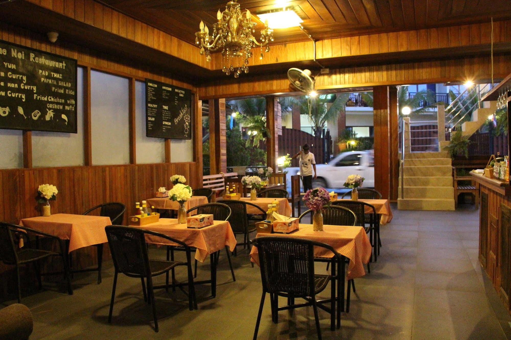 The Noi Guest House & Restaurant Koh Lipe Exterior photo